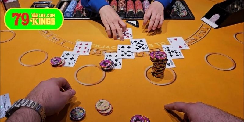 Cách chia bài Phỏm gian lận theo ám hiệu